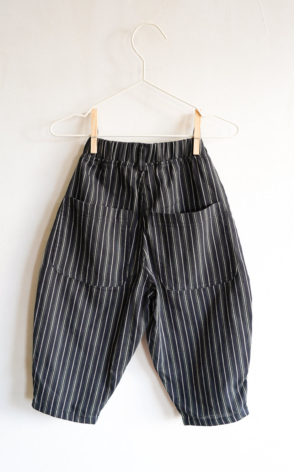 PANTALON BAGGY NEGRO RAYAS