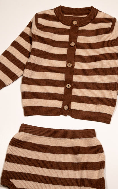 CONJUNTO TEJIDO CARDIGAN Y PANTY RAYAS CAFÉ