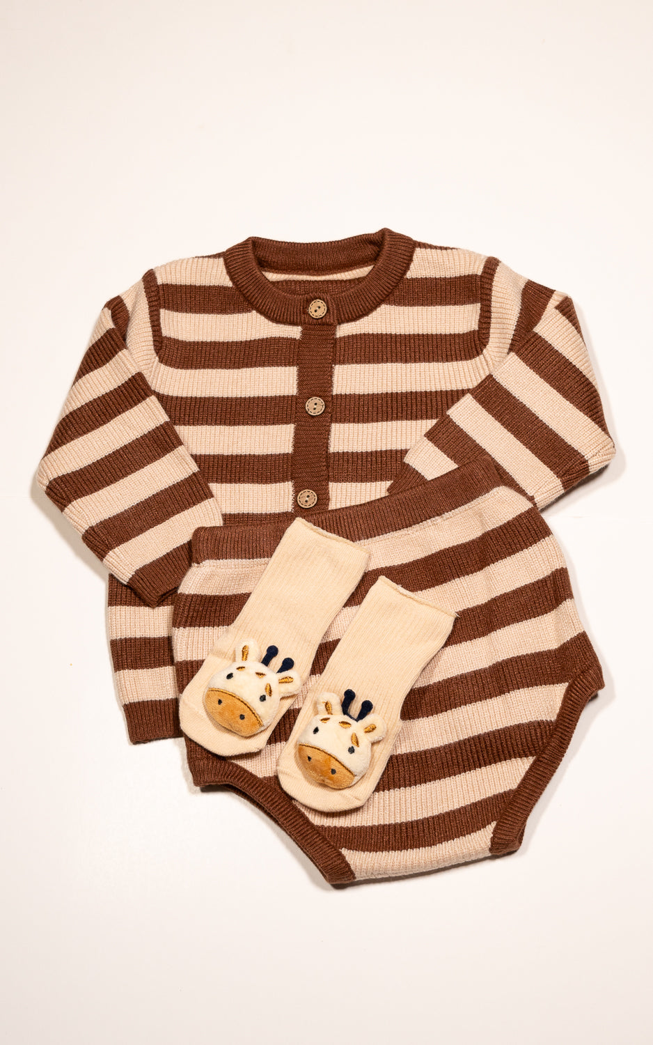 CONJUNTO TEJIDO CARDIGAN Y PANTY RAYAS CAFÉ