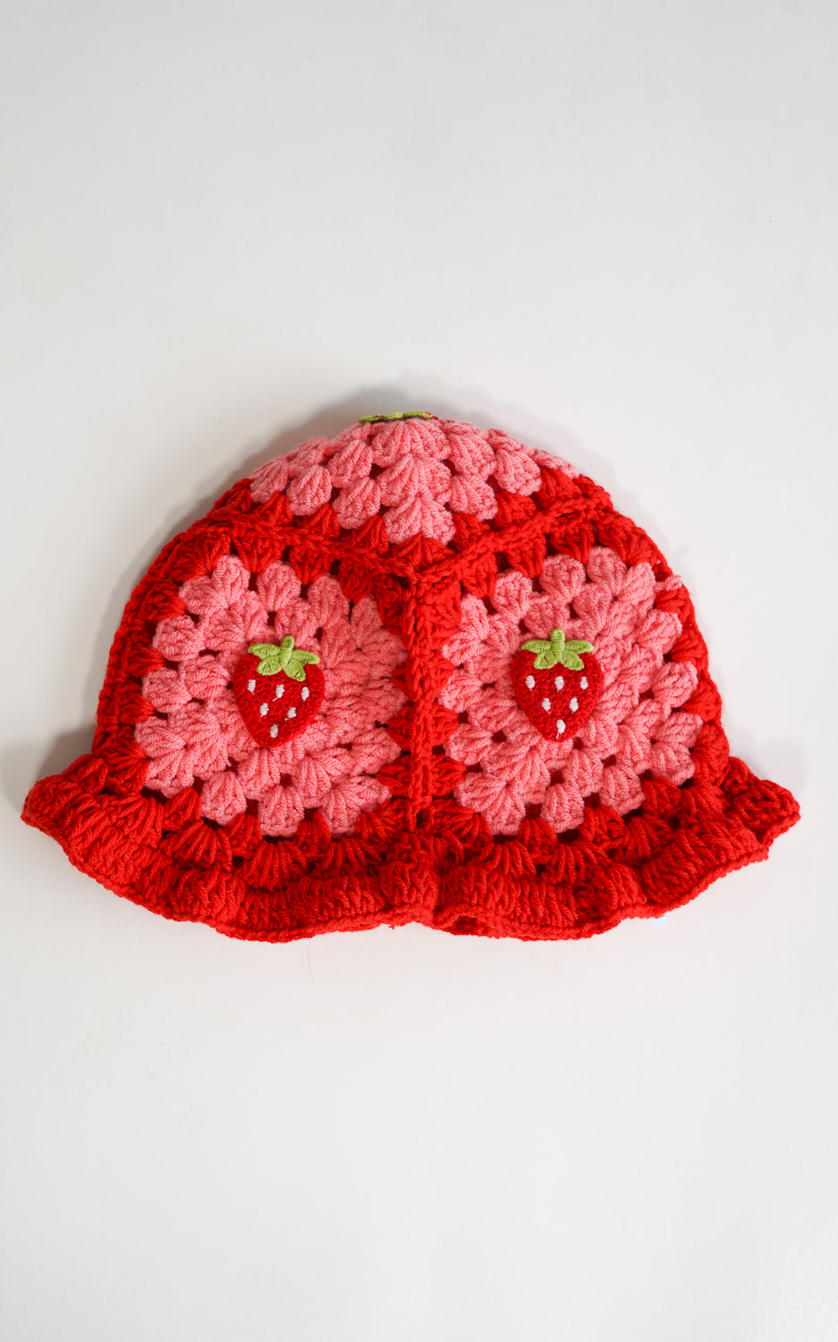 GORRITO CROCHE DE FRESA