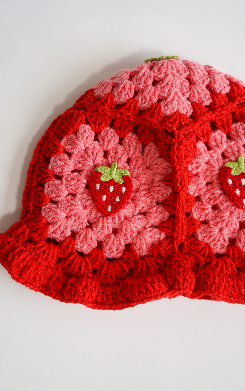 GORRITO CROCHE DE FRESA