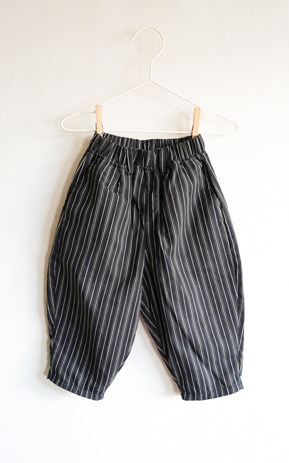 PANTALON BAGGY NEGRO RAYAS